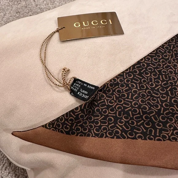 Gucci Reversible Neck Bow Bandeau with Removable GG RING. NEW WITH TAGS. - Picture 4 of 8